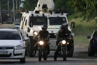 Hình ảnh mới nhất vụ Venezuela trấn áp băng đảng biến nhà tù thành tụ điểm ăn chơi