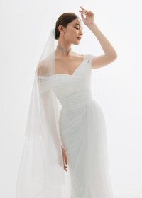 Á hậu Thùy Dung khoe vẻ đẹp mong manh trong ảnh cưới