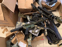 Tận thấy những khẩu súng đồ chơi được làm y như súng quân dụng, bị CSHS thu giữ 