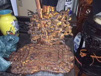 Hàng trăm cổ vật trộm cắp được ngụy trang trong căn nhà buôn gỗ cũ