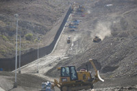 [Ảnh] Bức tường biên giới Mỹ - Mexico: Muốn dừng vẫn cực tốn kém