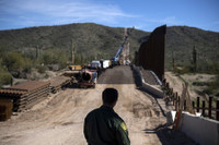[Ảnh] Bức tường biên giới Mỹ - Mexico: Muốn dừng vẫn cực tốn kém