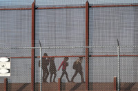 [Ảnh] Bức tường biên giới Mỹ - Mexico: Muốn dừng vẫn cực tốn kém