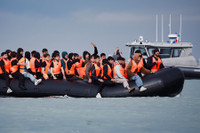 Người di cư liên tục liều mạng vượt biển Manche tới nước Anh