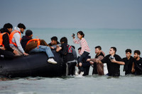 Người di cư liên tục liều mạng vượt biển Manche tới nước Anh