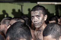 El Salvador trấn áp, đưa 2.000 thành viên băng đảng vào ‘siêu’ trại giam 