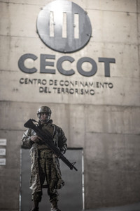 El Salvador trấn áp, đưa 2.000 thành viên băng đảng vào ‘siêu’ trại giam 