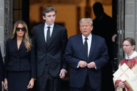 Thời trung học của 'cậu út' Barron Trump qua hé lộ của bạn bè