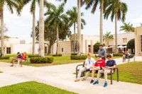 Thời trung học của 'cậu út' Barron Trump qua hé lộ của bạn bè