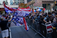 [Ảnh] Hai ngày sau bầu cử: Nước Mỹ chia rẽ và nín thở chờ kết quả