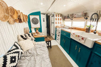 [ẢNH] Cận cảnh căn nhà di động đặc biệt trên xe buýt của cặp vợ chồng Mỹ