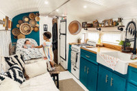 [ẢNH] Cận cảnh căn nhà di động đặc biệt trên xe buýt của cặp vợ chồng Mỹ