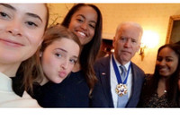[Ảnh] Cháu gái Finnegan - “vũ khí bí mật” của ông Joe Biden