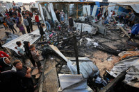 Những hình ảnh khó kìm lòng sau vụ không kích của Israel vào trại tị nạn ở Rafah