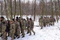 Hàng nghìn thanh niên Ukraine gia nhập lực lượng dự bị và ráo riết luyện tập