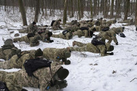 Hàng nghìn thanh niên Ukraine gia nhập lực lượng dự bị và ráo riết luyện tập