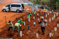 Indonesia: Không chịu đeo khẩu trang sẽ phải đi đào mộ cho các nạn nhân Covid-19 