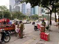 Không để vì dịch bệnh phức tạp mà lấn chiếm, gây lộn xộn vỉa hè, lòng đường