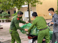 Những giọt mồ hôi giữa nắng hè, chia sẻ yêu thương, ấm lòng mùa dịch