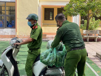 Những giọt mồ hôi giữa nắng hè, chia sẻ yêu thương, ấm lòng mùa dịch