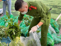 Những giọt mồ hôi giữa nắng hè, chia sẻ yêu thương, ấm lòng mùa dịch