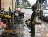 Không để vì dịch bệnh phức tạp mà lấn chiếm, gây lộn xộn vỉa hè, lòng đường