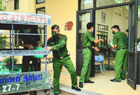 Những giọt mồ hôi giữa nắng hè, chia sẻ yêu thương, ấm lòng mùa dịch