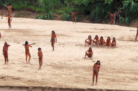 Ảnh hiếm về bộ lạc ẩn dật, không tiếp xúc với loài người ở Amazon