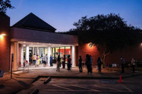 [ẢNH] Hơn 10 triệu cử tri Mỹ tham gia bỏ phiếu sớm trước cuộc bầu cử tổng thống 2020