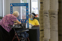 [ẢNH] Hơn 10 triệu cử tri Mỹ tham gia bỏ phiếu sớm trước cuộc bầu cử tổng thống 2020