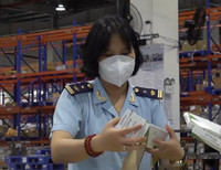 Phát hiện hàng trăm hộp thuốc, kit test nhanh Covid-19 nhập khẩu trái phép tại sân bay Nội Bài