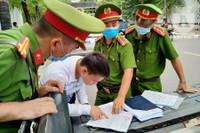 [ẢNH] Một ngày 'ướt sũng mồ hôi' khi làm nhiệm vụ của Cảnh sát Trật tự (113)