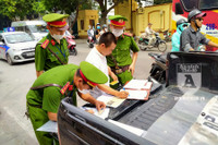 [ẢNH] Một ngày 'ướt sũng mồ hôi' khi làm nhiệm vụ của Cảnh sát Trật tự (113)