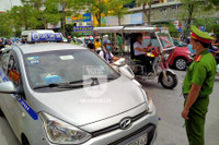 [ẢNH] Một ngày 'ướt sũng mồ hôi' khi làm nhiệm vụ của Cảnh sát Trật tự (113)