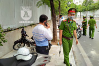 [ẢNH] Một ngày 'ướt sũng mồ hôi' khi làm nhiệm vụ của Cảnh sát Trật tự (113)