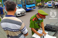 [ẢNH] Một ngày 'ướt sũng mồ hôi' khi làm nhiệm vụ của Cảnh sát Trật tự (113)