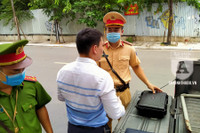 [ẢNH] Một ngày 'ướt sũng mồ hôi' khi làm nhiệm vụ của Cảnh sát Trật tự (113)