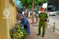 [ẢNH] Một ngày 'ướt sũng mồ hôi' khi làm nhiệm vụ của Cảnh sát Trật tự (113)