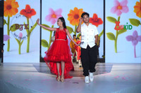 “Em bé Chất” làm vedette, khuấy động sàn diễn thời trang 