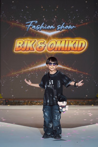 “Em bé Chất” làm vedette, khuấy động sàn diễn thời trang 