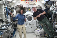 Cuộc sống thực của 2 phi hành gia Mỹ mắc kẹt trên Trạm vũ trụ quốc tế 