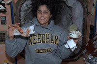 Cuộc sống thực của 2 phi hành gia Mỹ mắc kẹt trên Trạm vũ trụ quốc tế 