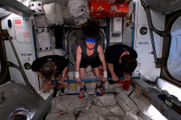 Cuộc sống thực của 2 phi hành gia Mỹ mắc kẹt trên Trạm vũ trụ quốc tế 