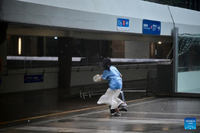 Hồng Kông: Gió giật tới 234km/h, hàng chục người bị thương trong bão Wipha