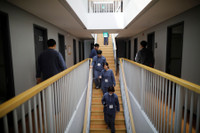 Kỳ quặc: Tự nguyện trả tiền để ‘được’ sống thử cảnh tù tội