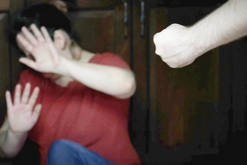 Chính thức từ tháng 5-2026: Chồng không cho vợ đi làm, truyền bá tư tưởng trọng nam khinh nữ sẽ bị phạt nặng