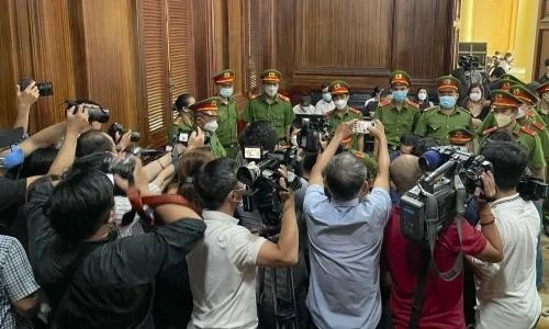 Mới: Tòa án nhân dân Tối cao đề xuất nghiêm cấm livestream diễn biến phiên tòa trên mạng