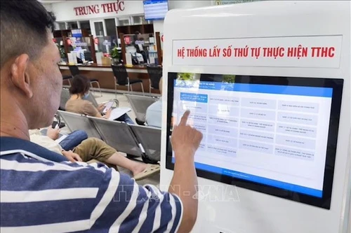 Tiếp tục đẩy mạnh phân cấp, phân quyền thực hiện thủ tục hành chính cho địa phương