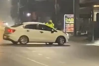 Khống chế tài xế ô tô hất văng Cảnh sát giao thông để 'thông chốt' kiểm tra nồng độ cồn