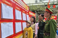 Cử tri phường Đống Đa nô nức đi bầu cử